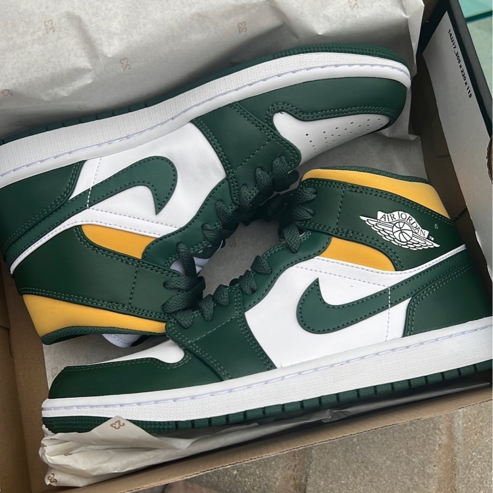 New new Nike mid